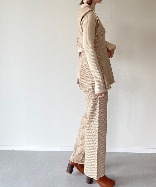 y/m by misato（イムバイミサト）の「ジオメトリックパターンジャガードパンツ（その他パンツ・レディース・ベージュ/ブラック・FREE）」の13枚目の写真