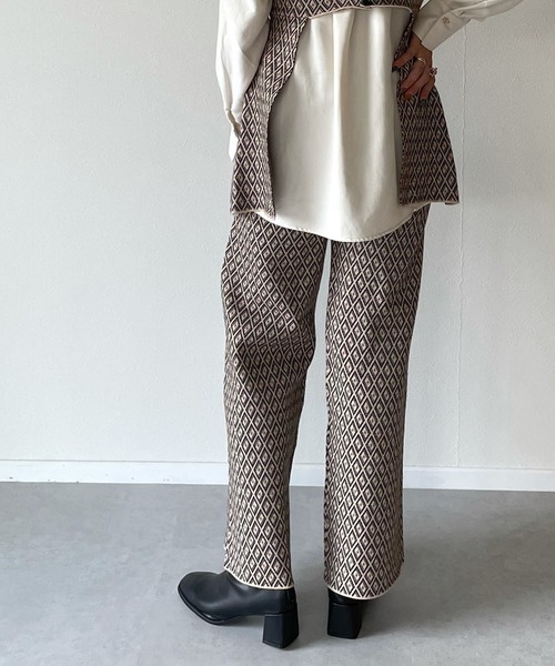 y/m by misato（イムバイミサト）の「ジオメトリックパターンジャガードパンツ（その他パンツ・レディース・ベージュ/ブラック・FREE）」の7枚目の写真