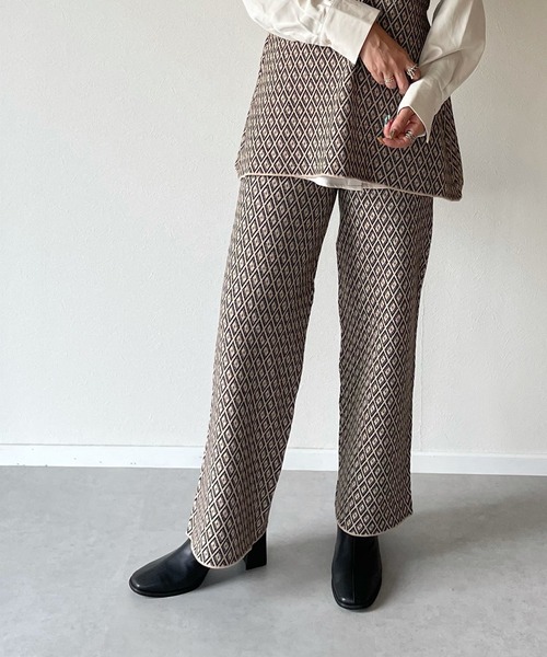 y/m by misato（イムバイミサト）の「ジオメトリックパターンジャガードパンツ（その他パンツ・レディース・ベージュ/ブラック・FREE）」の16枚目の写真