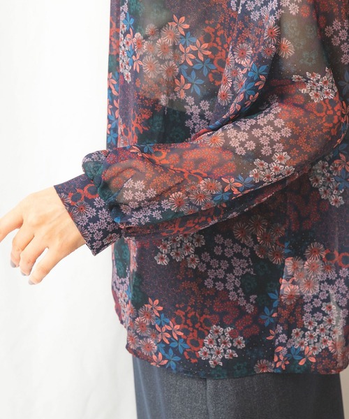 NARACAMICIE（ナラカミーチェ）の「シフォンフラワーギャザーブラウス（シャツ/ブラウス・レディース・ブラック/ネイビー・MEDIUM/X-LARGE）」の5枚目の写真