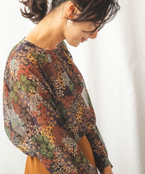 NARACAMICIE（ナラカミーチェ）の「シフォンフラワーギャザーブラウス（シャツ/ブラウス・レディース・ブラック/ネイビー・MEDIUM/X-LARGE）」の17枚目の写真