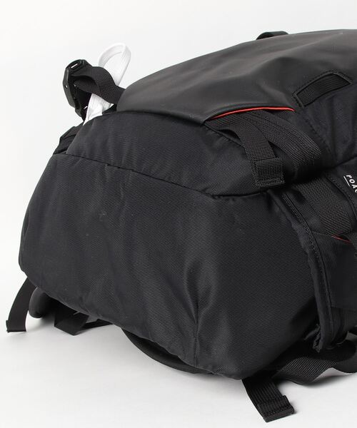 DAKINE(ダカイン)の「DAKINE POACHER 40L バックパック/リュック/ダカインバックパック・リュックサック(バックパック/リュック・メンズ・ブラック・FREE)」の3枚目の写真