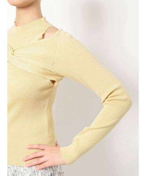 MERCURYDUO（マーキュリーデュオ）の「2WAYレイヤード風ツイストリブニット（ニット/セーター・レディース・ブラック/オフホワイト/イエロー・FREE）」の4枚目の写真