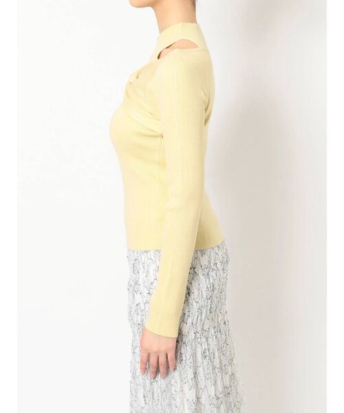 MERCURYDUO（マーキュリーデュオ）の「2WAYレイヤード風ツイストリブニット（ニット/セーター・レディース・ブラック/オフホワイト/イエロー・FREE）」の5枚目の写真