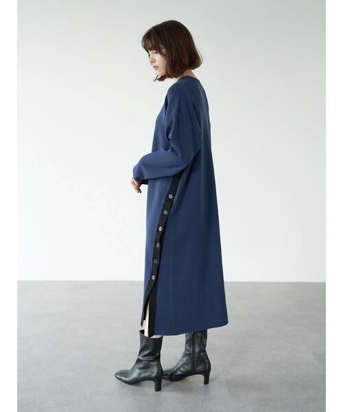 YECCA VECCA（イェッカヴェッカ）の「・2col.釦スリットニットワンピース（ワンピース・レディース・ブラック/ダークベージュ/ブルー・FREE）」の22枚目の写真