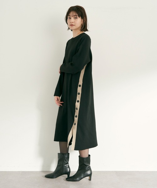 YECCA VECCA（イェッカヴェッカ）の「・2col.釦スリットニットワンピース（ワンピース・レディース・ブラック/ダークベージュ/ブルー・FREE）」の2枚目の写真