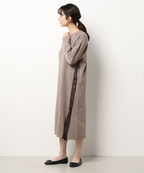 YECCA VECCA（イェッカヴェッカ）の「・2col.釦スリットニットワンピース（ワンピース・レディース・ブラック/ダークベージュ/ブルー・FREE）」の6枚目の写真