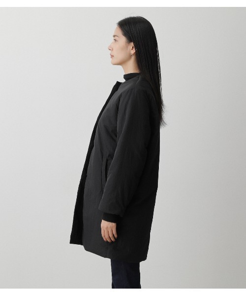 AZUL by moussy（アズールバイマウジー）の「STITCHLESS PADDED COAT/ストレッチパディッドコート（その他アウター・レディース・ライトベージュ/ブラック・SMALL/MEDIUM）」の10枚目の写真