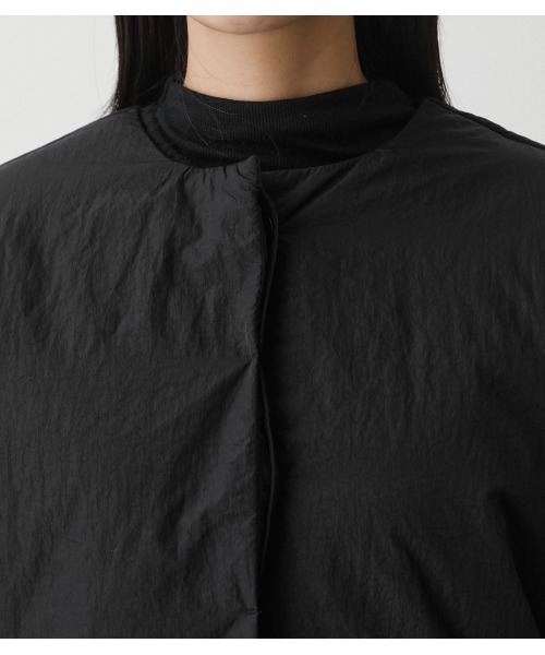 AZUL by moussy（アズールバイマウジー）の「STITCHLESS PADDED COAT/ストレッチパディッドコート（その他アウター・レディース・ライトベージュ/ブラック・SMALL/MEDIUM）」の12枚目の写真