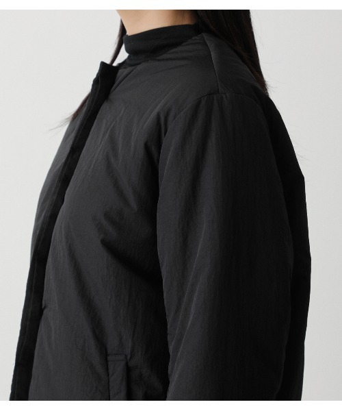 AZUL by moussy（アズールバイマウジー）の「STITCHLESS PADDED COAT/ストレッチパディッドコート（その他アウター・レディース・ライトベージュ/ブラック・SMALL/MEDIUM）」の13枚目の写真