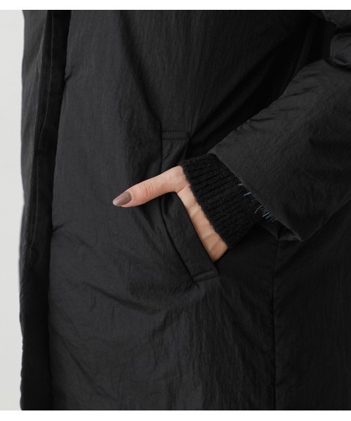 AZUL by moussy（アズールバイマウジー）の「STITCHLESS PADDED COAT/ストレッチパディッドコート（その他アウター・レディース・ライトベージュ/ブラック・SMALL/MEDIUM）」の14枚目の写真