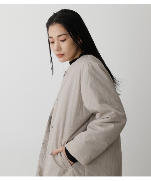 AZUL by moussy（アズールバイマウジー）の「STITCHLESS PADDED COAT/ストレッチパディッドコート（その他アウター・レディース・ライトベージュ/ブラック・SMALL/MEDIUM）」の15枚目の写真