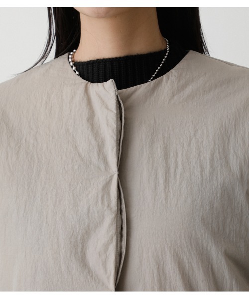 AZUL by moussy（アズールバイマウジー）の「STITCHLESS PADDED COAT/ストレッチパディッドコート（その他アウター・レディース・ライトベージュ/ブラック・SMALL/MEDIUM）」の21枚目の写真