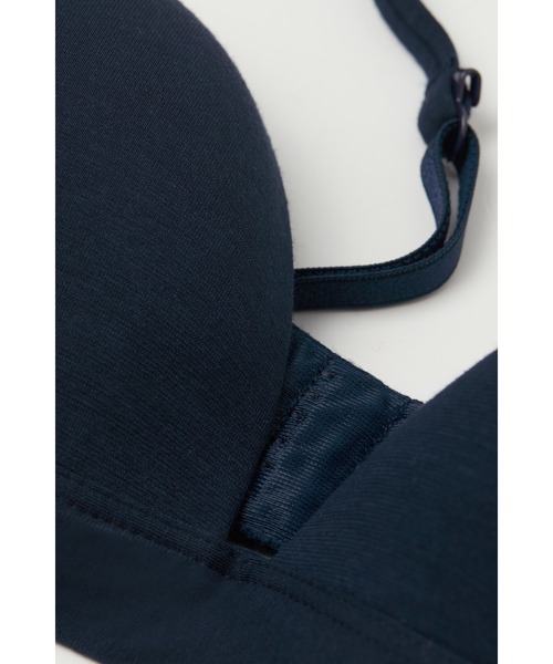 Intimissimi（インティミッシミ）の「Tiziana コットン トライアングルブラ 【ノンワイヤー 蒸れにくい ナチュラル 盛らない】（ブラジャー・レディース・ブラック/ベージュ/ブルー/ヘザーグレー/サンドベージュ/ホワイト/ヘザーチャコール・70B/70C/75B/75C/80B/85B/80C）」の16枚目の写真
