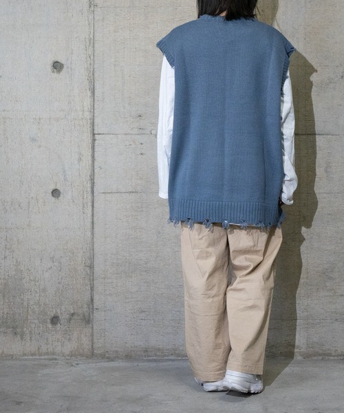 JOHN'S CLOSET(ジョンズクローゼット)の「【i】7Gバルキーダメージニットベスト(ベスト・メンズ・サックスブルー/アイボリー/チャコールグレー/グリーン・MEDIUM/LARGE/X-LARGE)」の11枚目の写真