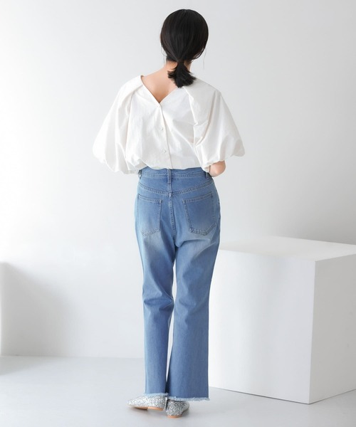 KBF(ケイビーエフ)の「フィットセミフレアデニム(デニムパンツ・レディース・ブラック/ライトブルー/ブルー・38/36)」の8枚目の写真