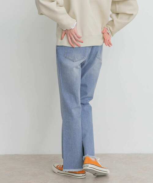 KBF(ケイビーエフ)の「フィットセミフレアデニム(デニムパンツ・レディース・ブラック/ライトブルー/ブルー・38/36)」の10枚目の写真