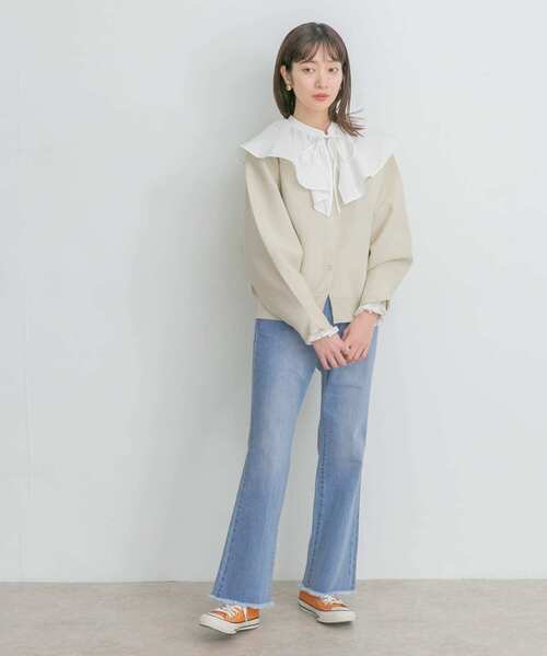 KBF(ケイビーエフ)の「フィットセミフレアデニム(デニムパンツ・レディース・ブラック/ライトブルー/ブルー・38/36)」の13枚目の写真