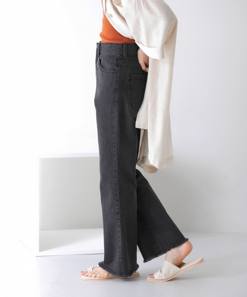 KBF(ケイビーエフ)の「フィットセミフレアデニム(デニムパンツ・レディース・ブラック/ライトブルー/ブルー・38/36)」の15枚目の写真