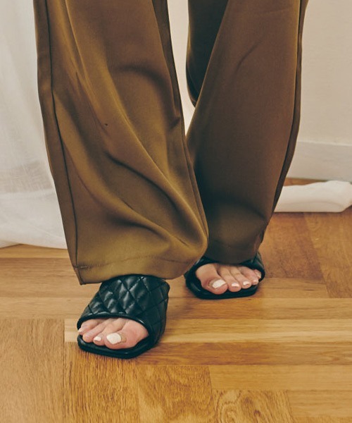 Lamoa(ラモア)の「Lamoa/キルティング スクエア ヒール サンダル(サンダル・レディース・ホワイト/ブラック/グリーン・38/40/36)」の4枚目の写真