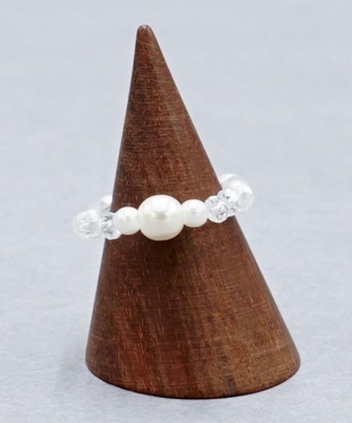 flower（フラワー）の「エンジェルビーズリング（リング・レディース・ホワイト・FREE）」の2枚目の写真