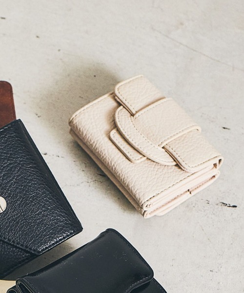 差し込みベルトミニウォレット / 276034（財布）｜LAKOLE（ラコレ）の
