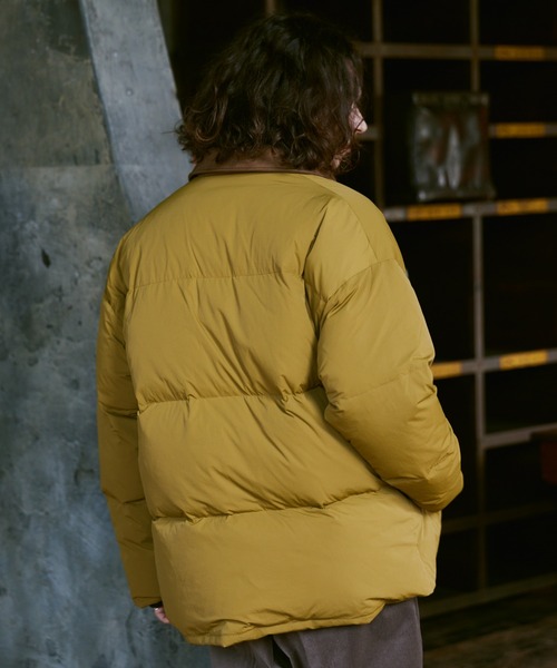 CASPER JOHN(キャスパージョン)の「Cleric down jacket/クレリックダウンジャケット(ダウンジャケット/コート・メンズ・マスタード/ブラック・SMALL/MEDIUM/LARGE)」の11枚目の写真