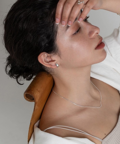 SMELLY(スメリー)の「SMELLY so’ カーブイヤリング(イヤリング・レディース・シルバー・-)」の7枚目の写真