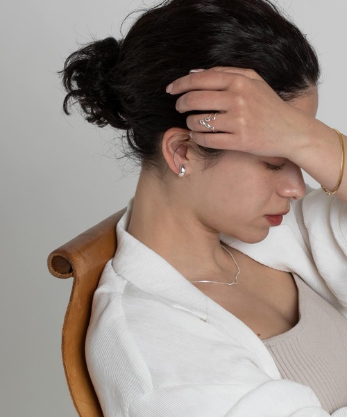 SMELLY(スメリー)の「SMELLY so’ カーブイヤリング(イヤリング・レディース・シルバー・-)」の13枚目の写真