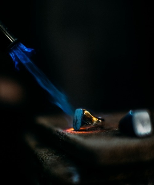 Werkstatt Munchen( ワークスタッドミュンヘン)の「SIGNET RING SCRATCHED(リング・メンズ・シルバー・S/M)」の3枚目の写真
