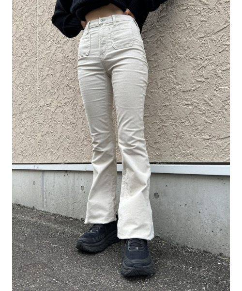GAP(ギャップ)の「ウォッシュウェル ハイライズ コーデュロイ '70Sフレアデニム(デニムパンツ・レディース・ホワイト系その他/カーキ/ブラウン・25/26/27/28/29/30/23/24)」の11枚目の写真