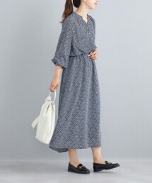 〈洗濯機可能〉フラワープリントパールモチーフワンピース