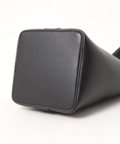 HONEYSUCKLE ROSE（ハニーサックルローズ）の「【HONEYSUCKLE ROSE】フェイクレザーワンハンドルバッグ（ハンドバッグ・レディース・ブラック/ベージュ・ONE SIZE）」の4枚目の写真