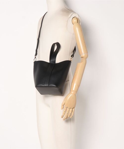 HONEYSUCKLE ROSE（ハニーサックルローズ）の「【HONEYSUCKLE ROSE】フェイクレザーワンハンドルバッグ（ハンドバッグ・レディース・ブラック/ベージュ・ONE SIZE）」の5枚目の写真