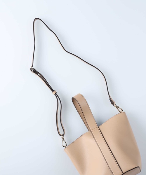 HONEYSUCKLE ROSE（ハニーサックルローズ）の「【HONEYSUCKLE ROSE】フェイクレザーワンハンドルバッグ（ハンドバッグ・レディース・ブラック/ベージュ・ONE SIZE）」の8枚目の写真