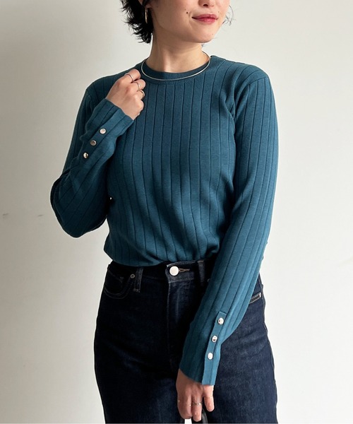 Chez toi(シェトワ)の「袖ボタンワイドリブプルオーバー(ニット/セーター・レディース・ブラック/グレイッシュベージュ/ブラウン/ピンク/グリーン・FREE)」の19枚目の写真