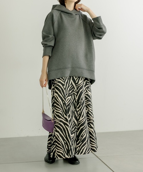 COLLAGE GALLARDAGALANTE（コラージュガリャルダガランテ）の「軽量/バックジップパーカー/WEB限定（パーカー・レディース・ホワイト/ネイビー/グレー・FREE）」の17枚目の写真