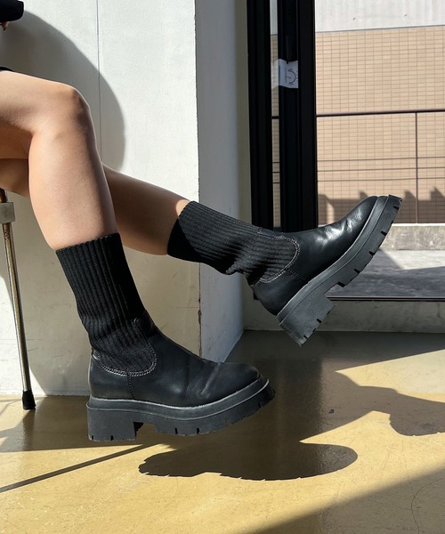 PAGEBOY(ページボーイ)の「ニットソックスブーツ(ブーツ・レディース・ブラック/オフホワイト・M/L)」の2枚目の写真