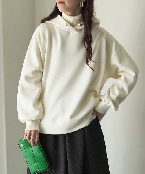 Riberry（リベリー）の「ダンボールスラッシュポケットパーカー（パーカー・レディース・ブラック/アイボリー・FREE）」の2枚目の写真