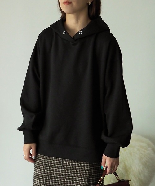 Riberry（リベリー）の「ダンボールスラッシュポケットパーカー（パーカー・レディース・ブラック/アイボリー・FREE）」の4枚目の写真