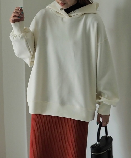 Riberry（リベリー）の「ダンボールスラッシュポケットパーカー（パーカー・レディース・ブラック/アイボリー・FREE）」の7枚目の写真