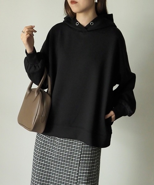 Riberry（リベリー）の「ダンボールスラッシュポケットパーカー（パーカー・レディース・ブラック/アイボリー・FREE）」の12枚目の写真