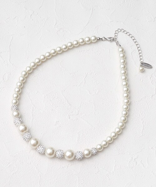 SHOO・LA・RUE（シューラルー）の「◆キラキラボール ガラスパール調ネックレス（ネックレス・レディース・オフホワイト・00）」の2枚目の写真