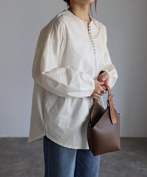 sakishimatokyo(サキシマトーキョー)の「シンプルパールブラウス(シャツ/ブラウス・レディース・オフホワイト/モカ/ブラック/ネイビー/ライトベージュ・FREE)」の21枚目の写真