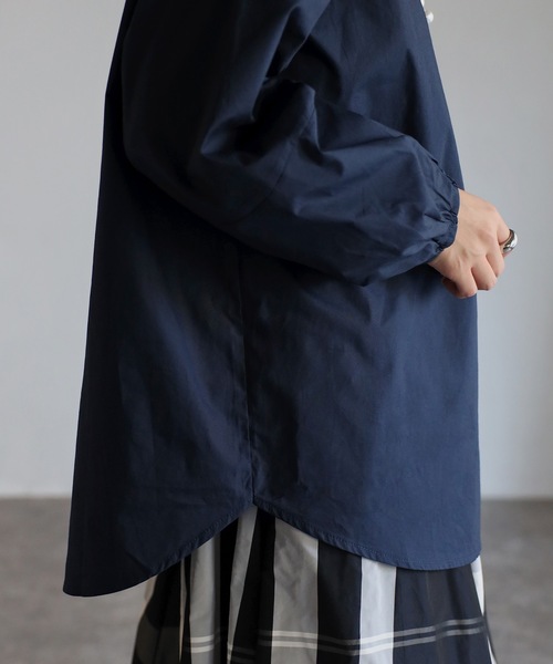 sakishimatokyo(サキシマトーキョー)の「シンプルパールブラウス(シャツ/ブラウス・レディース・オフホワイト/モカ/ブラック/ネイビー/ライトベージュ・FREE)」の13枚目の写真