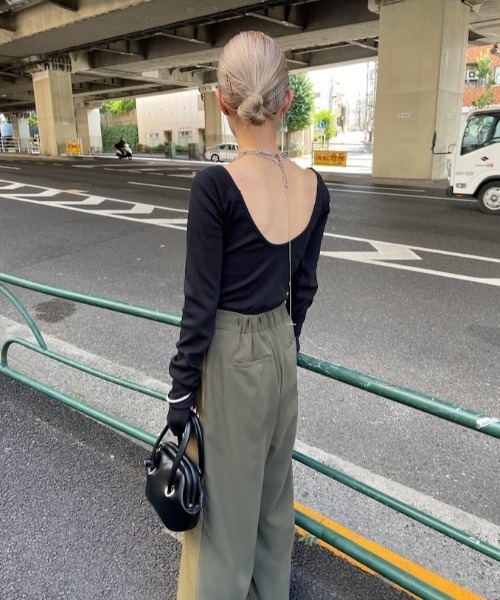 AIC.（エーアイシー）の「再入荷 パッド付バックオープンアームカバーリブトップス（Tシャツ/カットソー・レディース・ホワイト系/ブラック/モカ/ダークグレー/オフホワイト/チャコールグレー・FREE）」の12枚目の写真