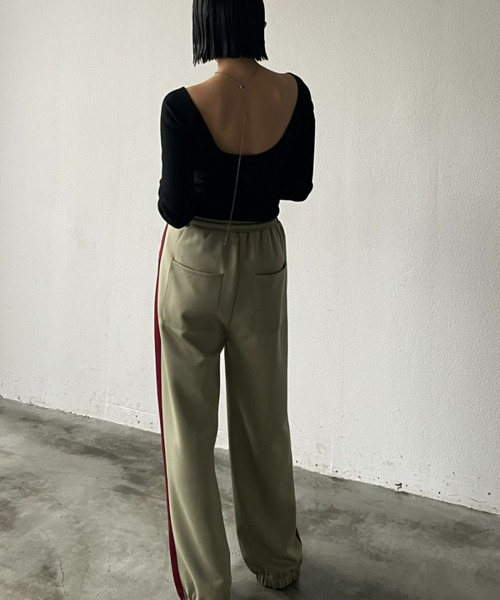 AIC.（エーアイシー）の「再入荷 パッド付バックオープンアームカバーリブトップス（Tシャツ/カットソー・レディース・ホワイト系/ブラック/モカ/ダークグレー/オフホワイト/チャコールグレー・FREE）」の9枚目の写真