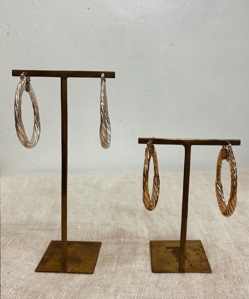 emouv by est(エモーヴバイエスト)の「emouv by est ヴィンテージツイストフープピアス(ピアス(両耳用)・レディース・シルバー/ゴールド・FREE)」の8枚目の写真