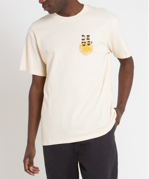 DEUS EX MACHINA(デウスエクスマキナ)の「SUNSTROKE TEE(Tシャツ/カットソー・メンズ・オフホワイト/オレンジ・SMALL/MEDIUM/LARGE)」の2枚目の写真