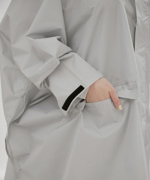 KiU（キウ）の「【雑誌掲載】【KiU for SALON】[ポーチ付き]別注レインポンチョ（レインコート/ポンチョ・レディース・ピンク系その他/ライトグレー/ベージュ・FREE）」の18枚目の写真